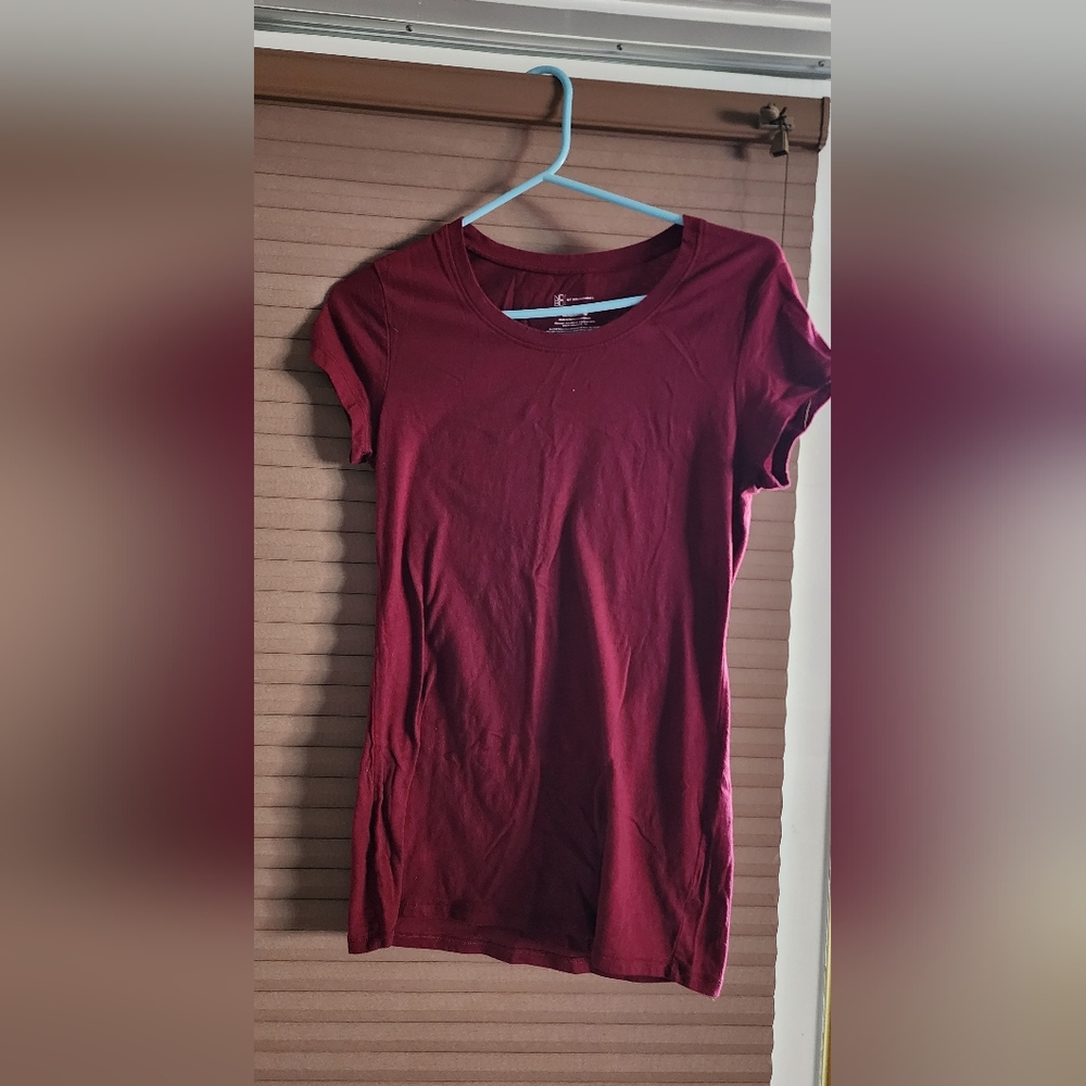 No Boundaries Women's Burgundy Short Sleeve Top/Tee Size M (7-9) Used